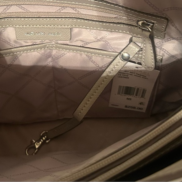 Michael Kors Jet Set Travel LG Tote - Pearl Grey - Picture 6 of 6